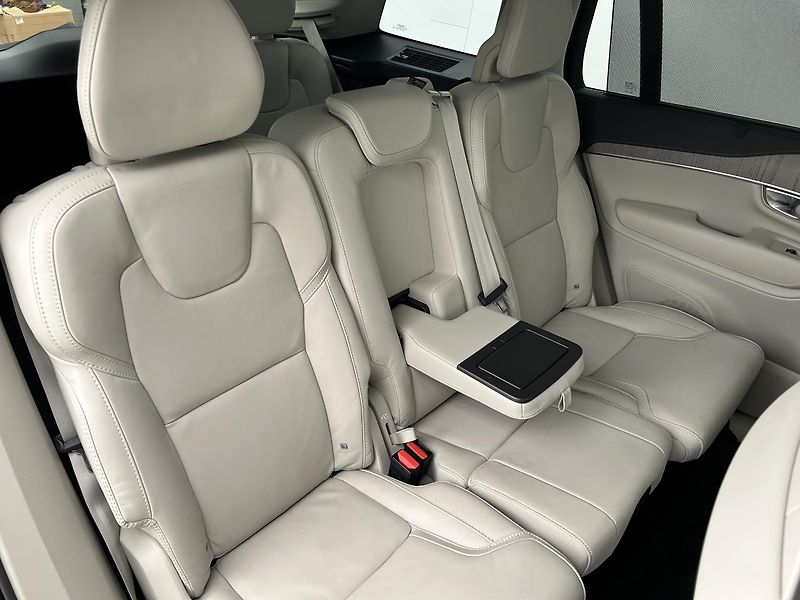 Volvo XC90 2.0  B5 4x4 Plus - fotka 14 z 31