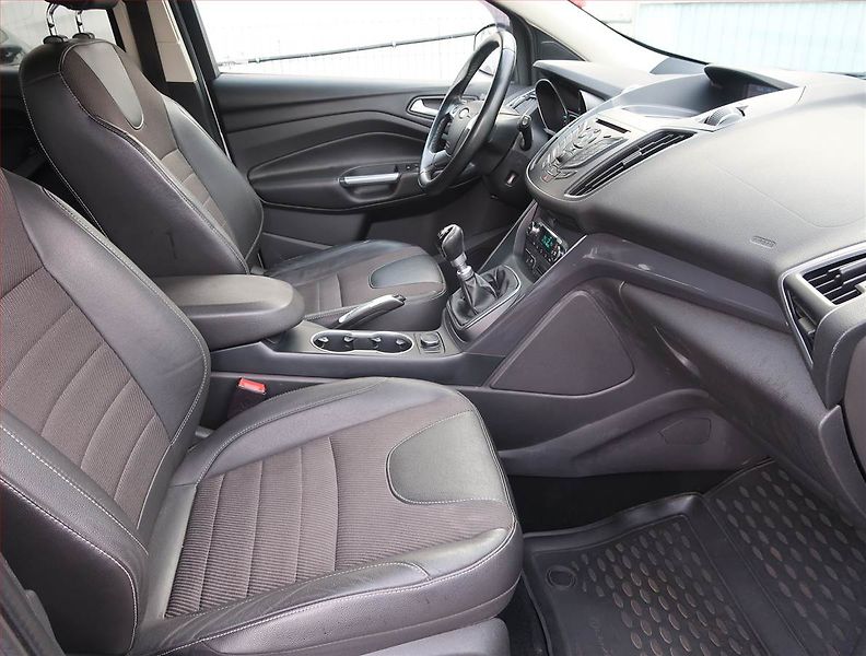 Ford Kuga (2014) 2.0 TDCi, Serv.kniha, Tempomat - fotka 9 z 18