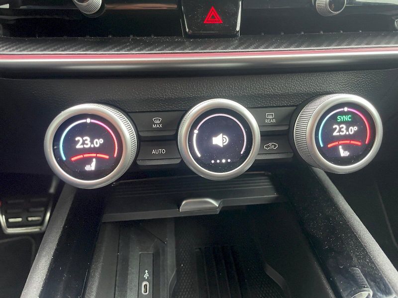 Škoda Superb (2025) COMBI Sportline TD 110 / 2.0 A - fotka 46 z 61