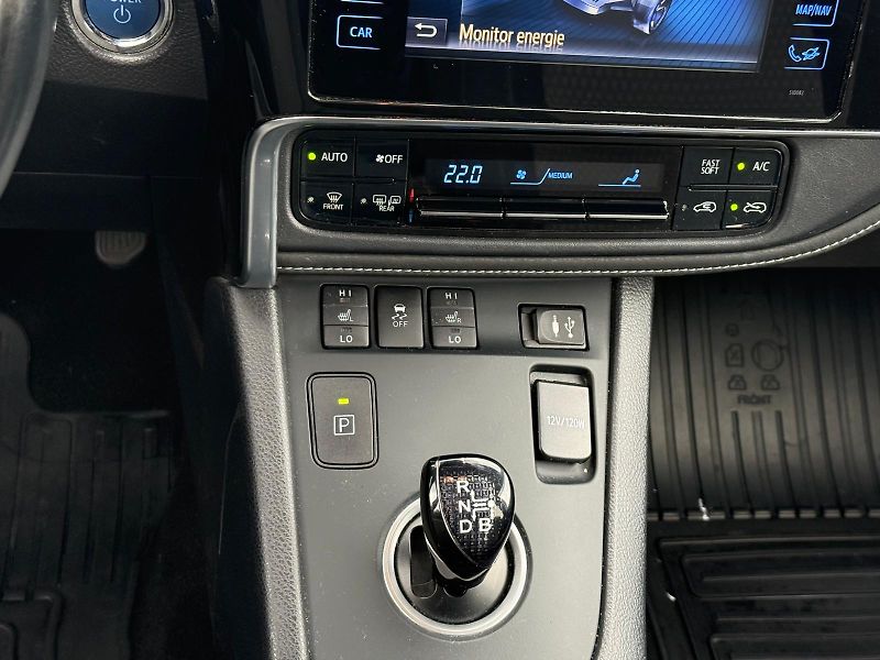 Toyota Auris 1.8 HSD e-CVT Selection - fotka 21 z 27