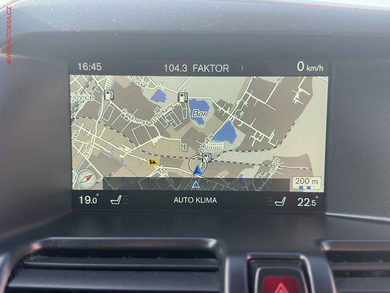 Volvo XC60 (2015) 2.0 D3, 2.maj,ČR, servis - fotka 15 z 23