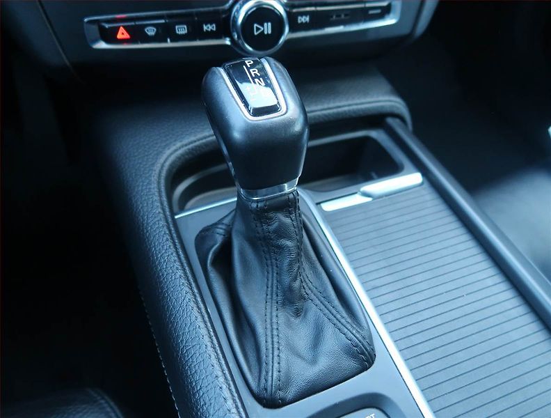 Volvo V90 (2017) D3, Automat, Serv.kniha, Kůže - fotka 13 z 15