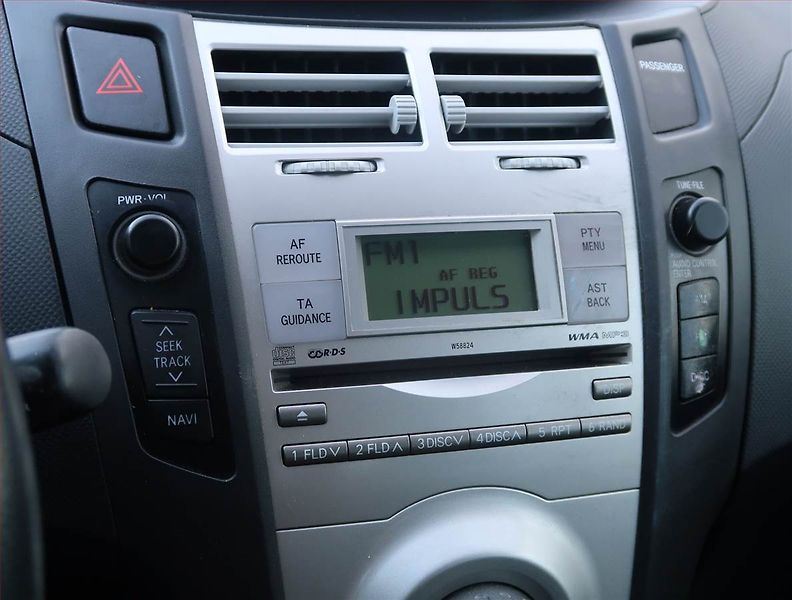 Toyota Yaris (2008) 1.0 VVT-i, Eko.zaplacen - fotka 12 z 15