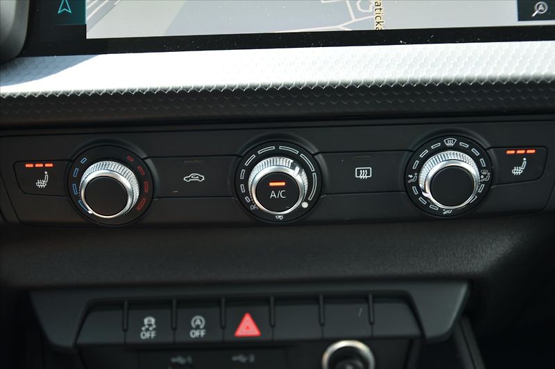 Audi A1 1.0 TFSI 85kW DPH ČR SERVIS.KN - fotka 22 z 23