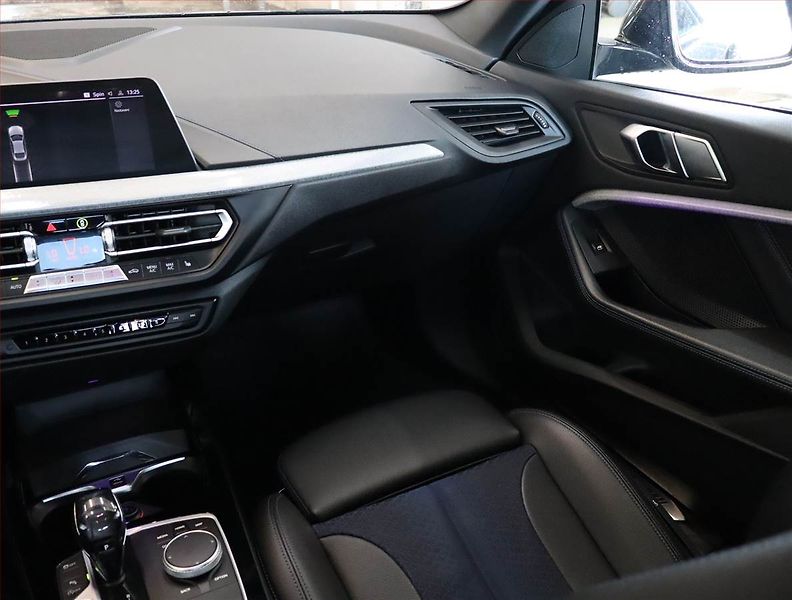 BMW Řada 2 (2021) Sport Line 218d, Automat - fotka 8 z 20