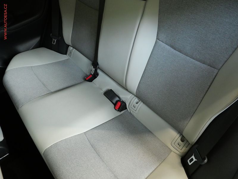 Toyota Yaris (2023) 1.5VVT-i, 2.maj,ČR, Navi, AC - fotka 10 z 21