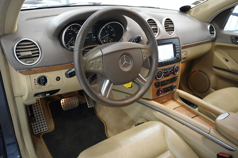 Mercedes-Benz GL (2006) 5,5I V8 4MATIC AUTOMAT 7 MÍST - fotka 12 z 36