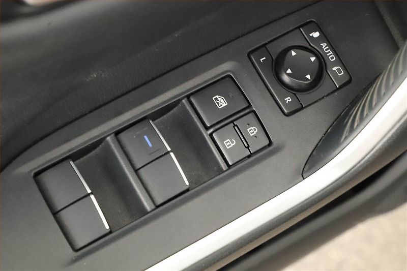 Toyota RAV4 (2020) 2.5 Hybrid - fotka 9 z 20
