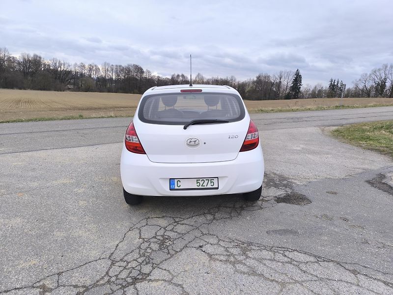 Hyundai i20 1.3 DOLOŽENÉ KM.PRVNÍ MAJ. - fotka 6 z 25