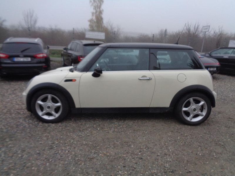 Mini Cooper 1,6 - fotka 4 z 20