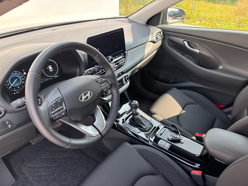 Hyundai i30 1.5 T-GDi 103kW DCT Style - fotka 11 z 28