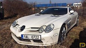 Chátrající Mercedes-Benz SLR McLaren.