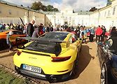 Luxusní supersporty projely západ Čech, milionové rarity přibrzdily v Kynžvartu