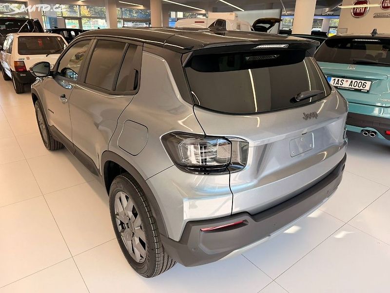 Jeep Avenger (2026) Altitude 1.2 Turbo e-Hybrid 11 - fotka 5 z 16