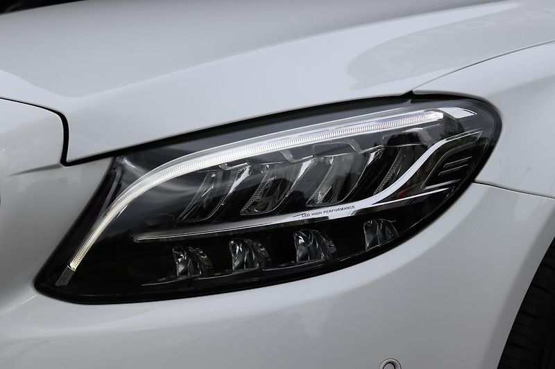 Mercedes-Benz Třídy C 300de PLUG-IN HYB KOMBI 225kW - fotka 4 z 48