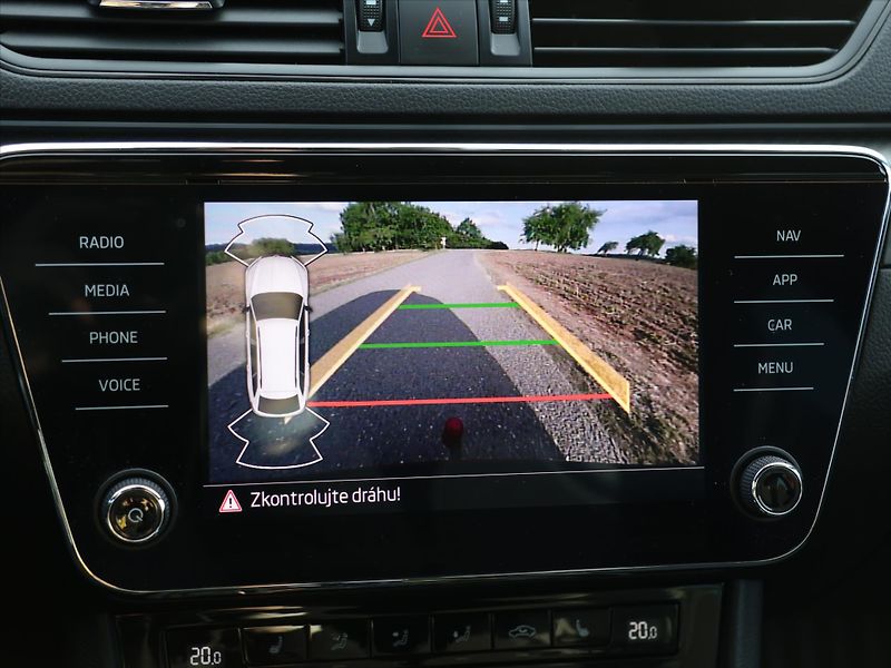 Škoda Superb 2,0 TDI DSG Sportline LED DPH - fotka 28 z 39
