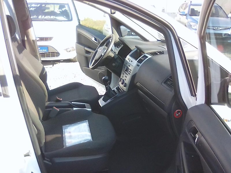 Opel Zafira (2009) 1.6i 16V, 7míst, 2.majitel - fotka 20 z 29