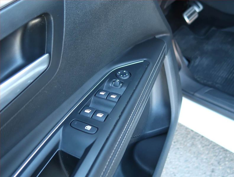 Peugeot 5008 (2018) Allure 1.6 THP, Automat - fotka 18 z 22