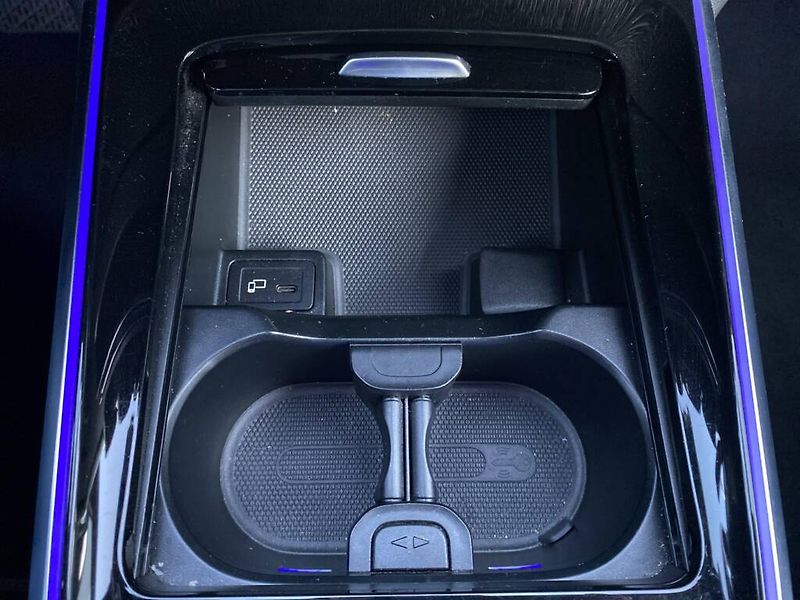 Mercedes-Benz GLB (2021) 200 d 4M Premium Plus - fotka 24 z 29