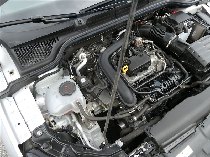 Škoda Scala 1,0 TSi 70kW ČR, DPH, klima - fotka 37 z 38
