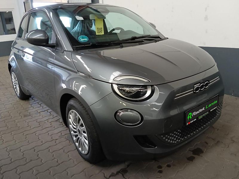 Fiat 500e (2022) Action, 100km, nový vůz - fotka 1 z 10