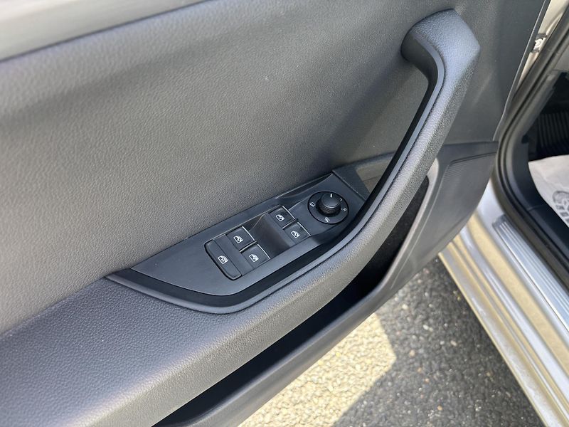Škoda Superb (2016) 2.0 TSI 162kw Style REZERVACE - fotka 22 z 31