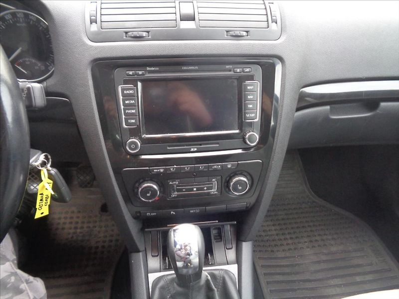 Škoda Octavia 2,0 Laurin Klement - fotka 17 z 19