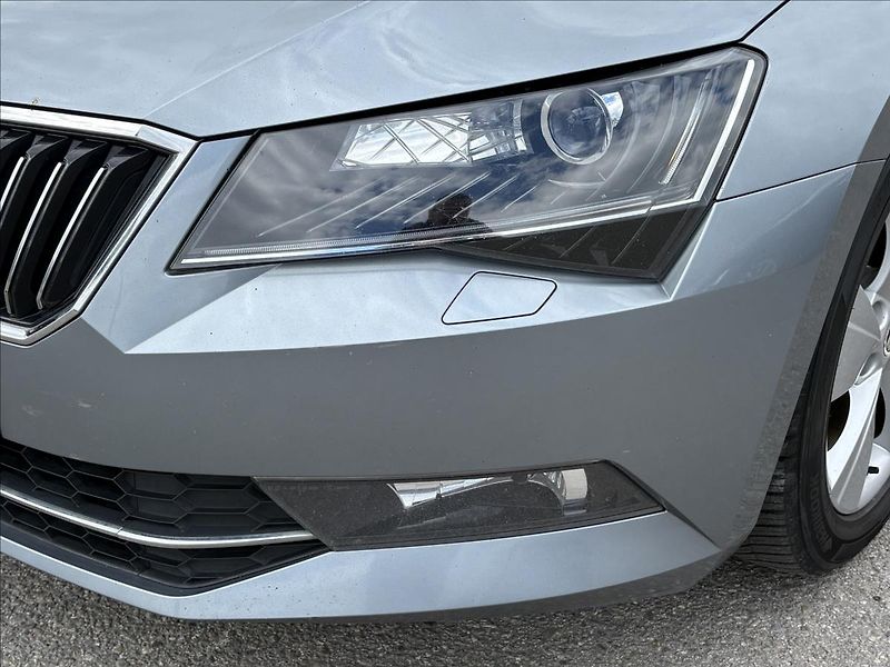 Škoda Superb 1,6 TDi 88kW Xenon,ACC,Výhřev - fotka 32 z 36
