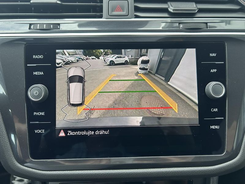Volkswagen Tiguan 2.0TDI 110kW DSG - fotka 19 z 23