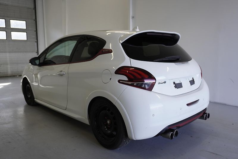 Peugeot 208 1,6 GTI 147kW THP - fotka 7 z 29