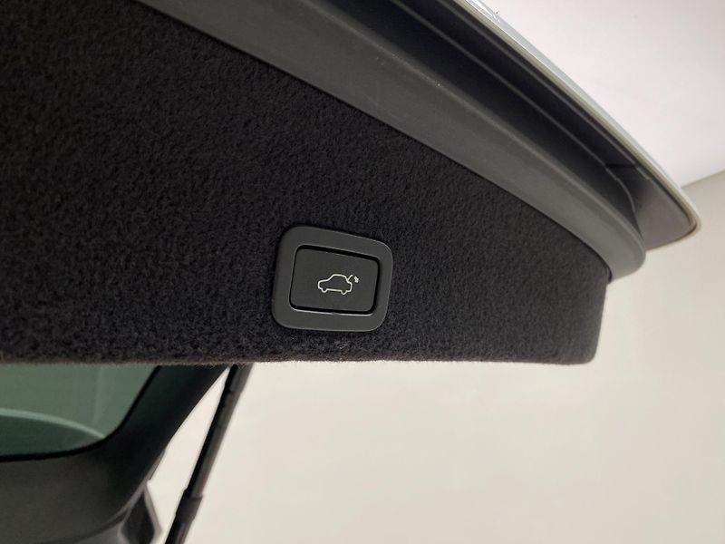 Volvo XC60 D4 AWD MOMENTUM REZERVACE - fotka 29 z 43