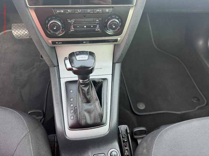Škoda Octavia (2012) 2.0 TDi, AT, xenon, autoAC - fotka 15 z 17