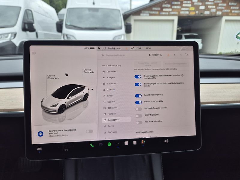 Tesla Model 3 LONG RANGE DUAL MOTOR SOH 94% - fotka 26 z 49