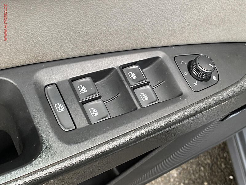 Seat Leon (2015) 2.0 TDi, X-Perience, AT - fotka 11 z 17