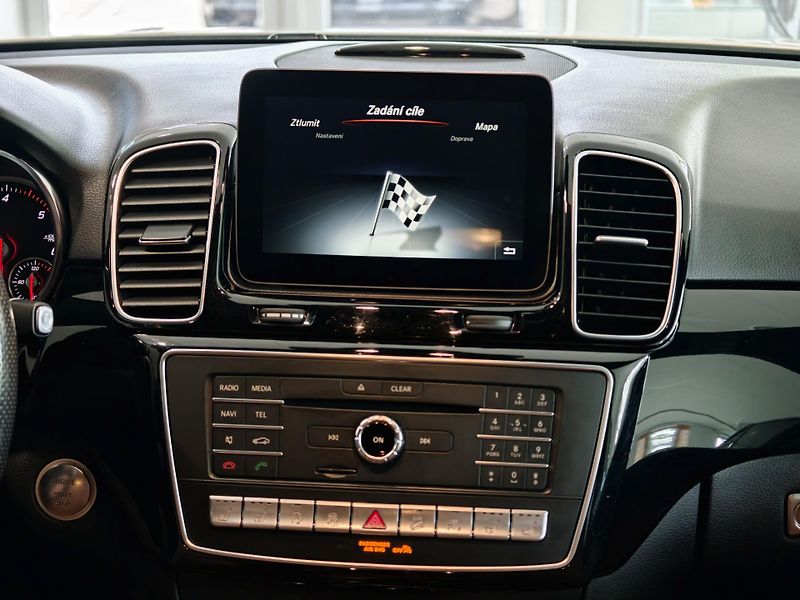 Mercedes-Benz GLE 250d 4M AMG Airmatic - fotka 16 z 53