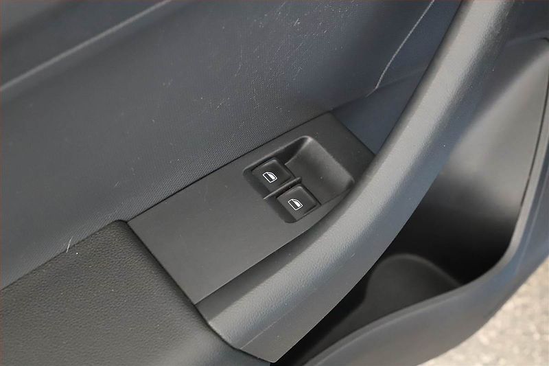 Škoda Rapid (2015) Ambition 1.2 TSI, Serv.kniha - fotka 9 z 12