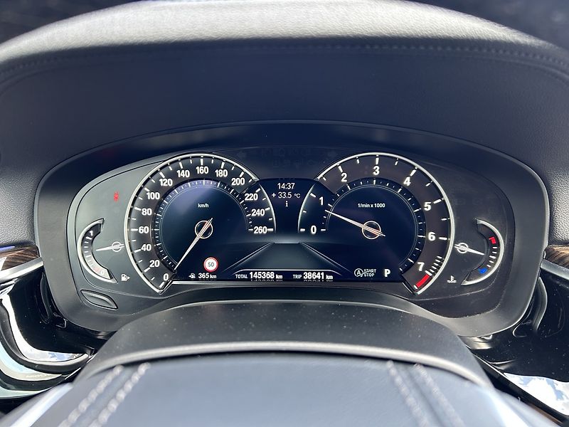 BMW Řada 5 5540i xDrive Luxury Line - fotka 19 z 37