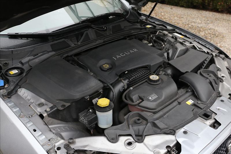 Jaguar XF 3,0 ČR, Automat, Navigace - fotka 45 z 46