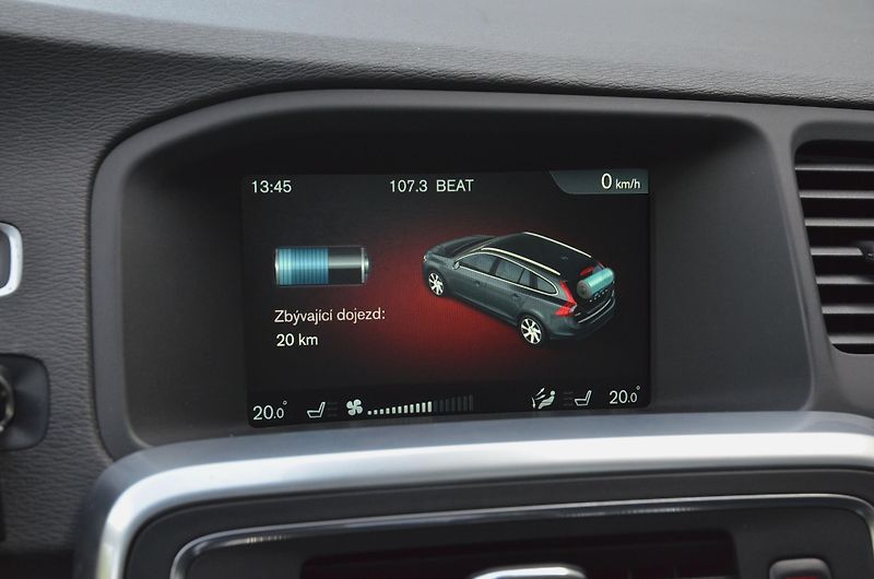 Volvo V60 (2016) 2.4 D6 AWD PHEV 212kW Momentum - fotka 36 z 39