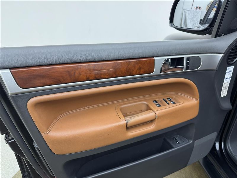 Volkswagen Touareg 3,0 165kW V6 NZ.TOP KŮŽE TAŽNÉ - fotka 28 z 42