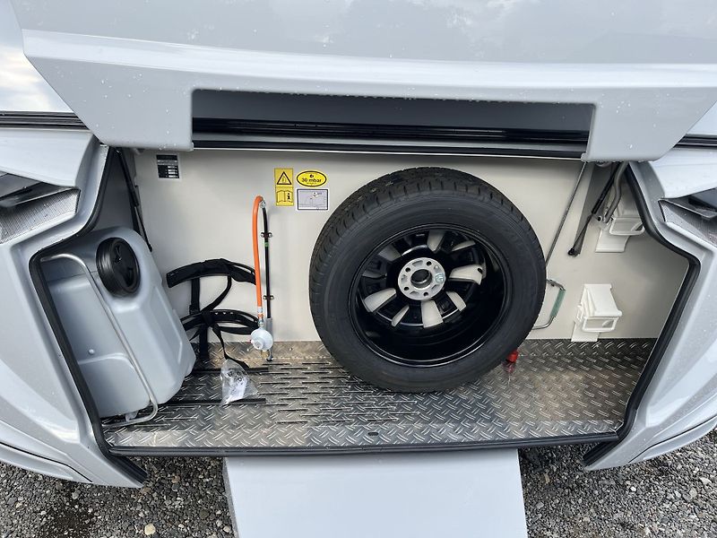 Knaus (2027) Südwind 580 QS BLACK SELECTION - fotka 21 z 21