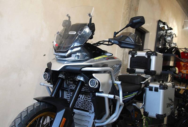 CFMOTO 800 MT (2022) Touring - hezký stav,stroj od - fotka 15 z 20