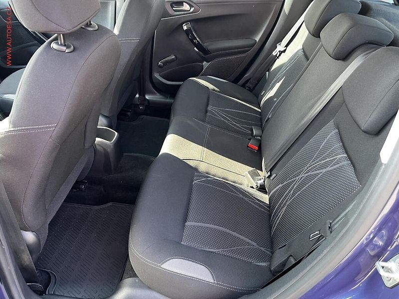 Peugeot 208 (2014) 1.2 PT, AC, výhřev sed - fotka 10 z 16