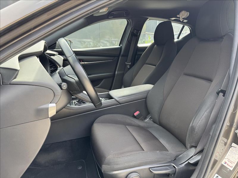 Mazda 3 2,0 Skyactiv-G 90kW AT - fotka 12 z 29