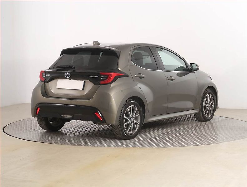 Toyota Yaris (2021) 1.5 VVT-i Hybrid, Automat - fotka 5 z 19