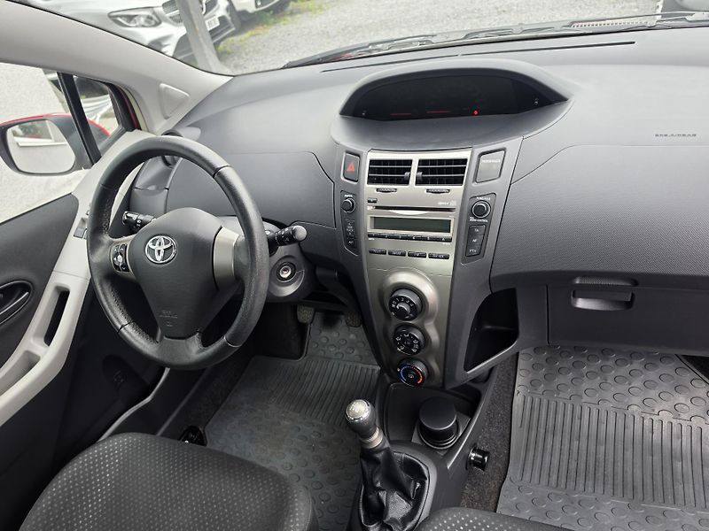 Toyota Yaris 1.0 VVTI Klimatizace  - fotka 14 z 16