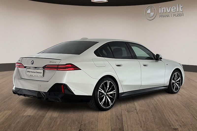 BMW Řada 5 540d xDrive Sedan - fotka 3 z 25