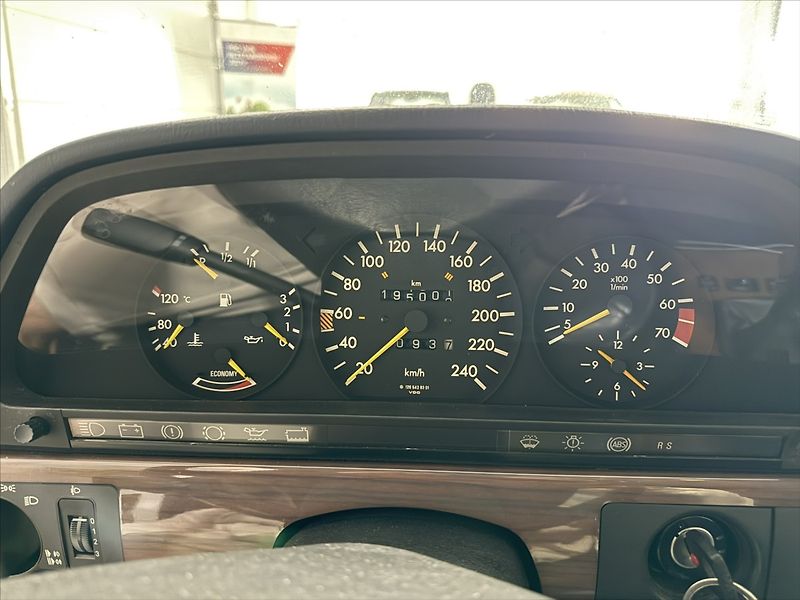 Mercedes-Benz Třídy S 3,0   SE 300 W126 V6 ŠPANĚLSKO - fotka 9 z 37