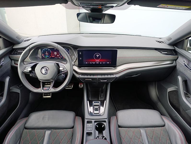 Škoda Octavia RS 2.0TSI 180kW ČR DPH - fotka 22 z 36