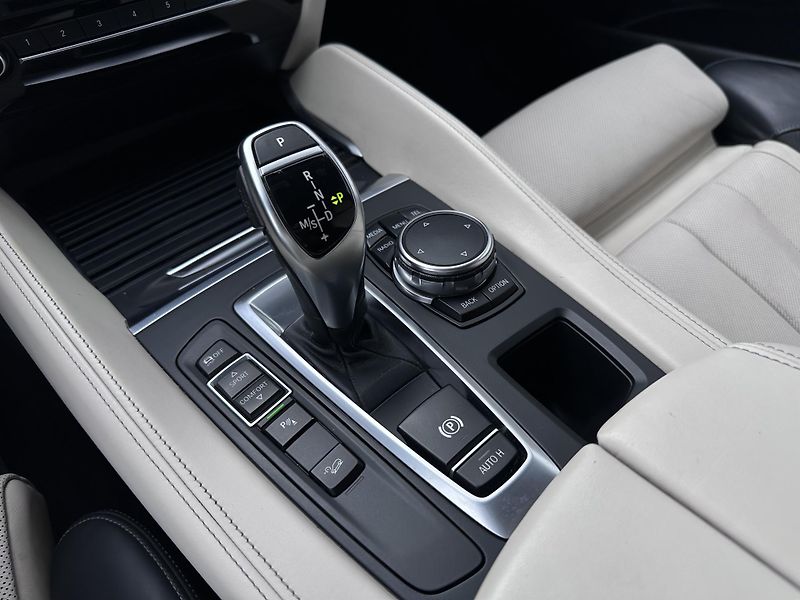 BMW X6 xDrive30d  - fotka 21 z 23